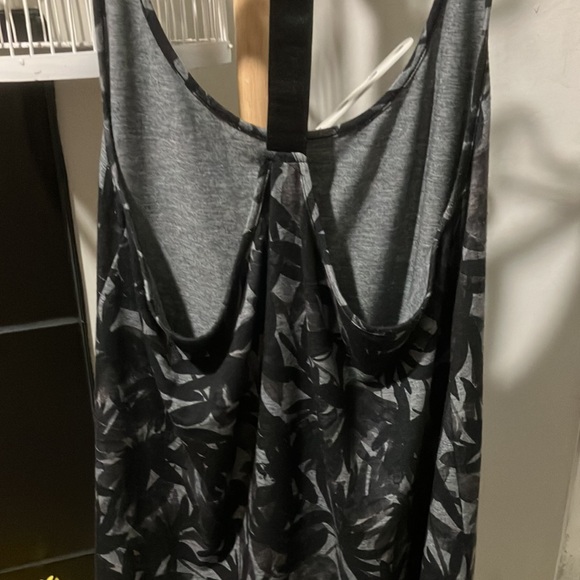 Patterned Tank Top - Picture 7 of 9
